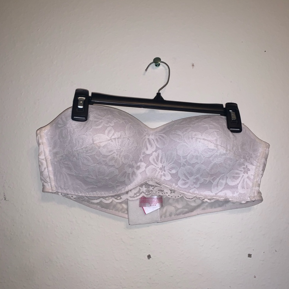 Adjustable strapless bra